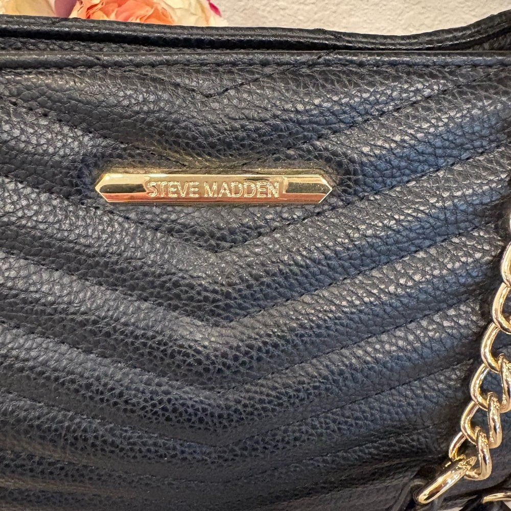 Steve Madden Black Quilted Shoulder Bag with Gold Chain Straps - Picture 3 of 10